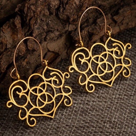 Jewelry - Mandorla Venn Diagram Interstice Liminal Space Heaven Earth Scrolling Lacey Hoop